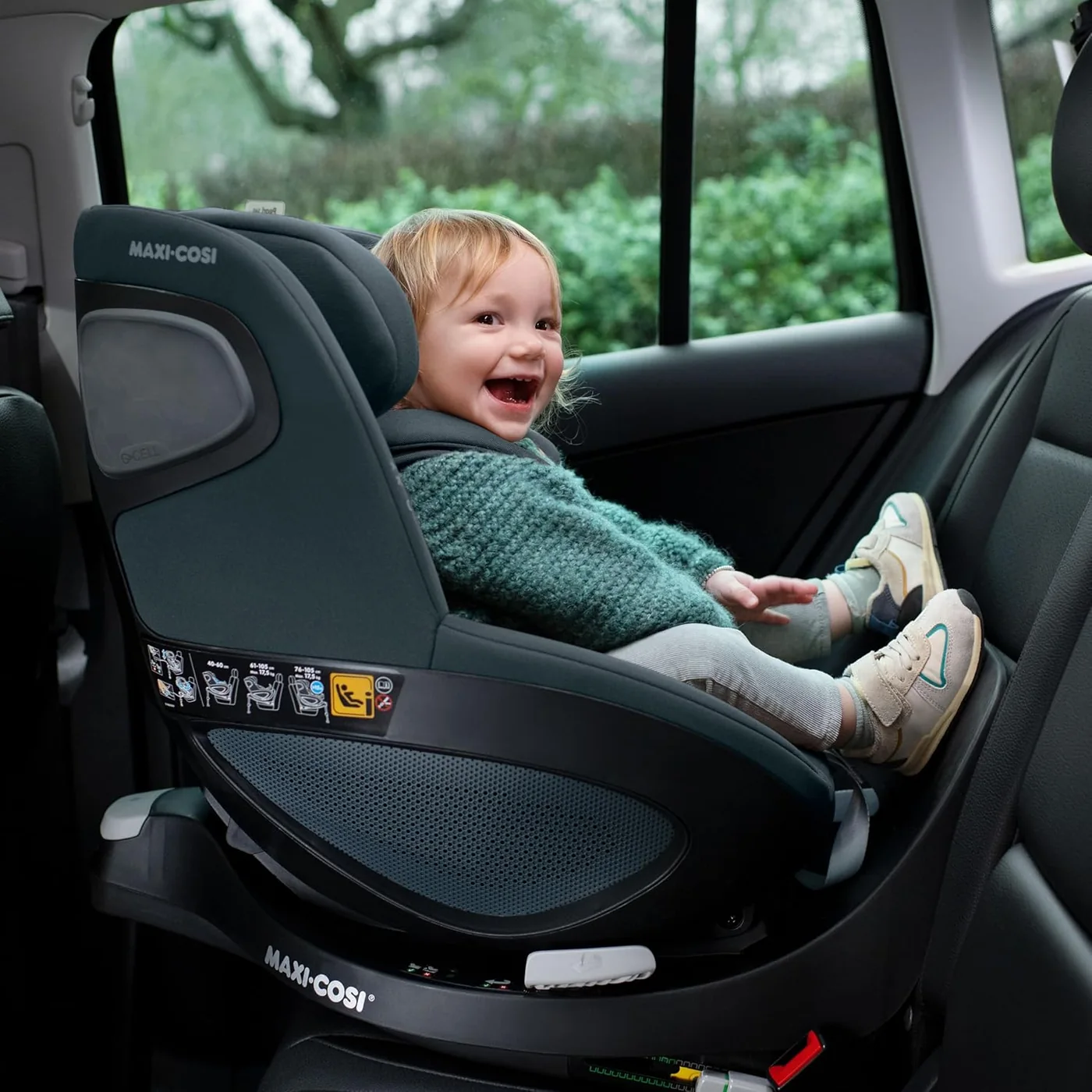 Maxi-Cosi Pearl 360 Pro instalada a contramarcha en un coche
